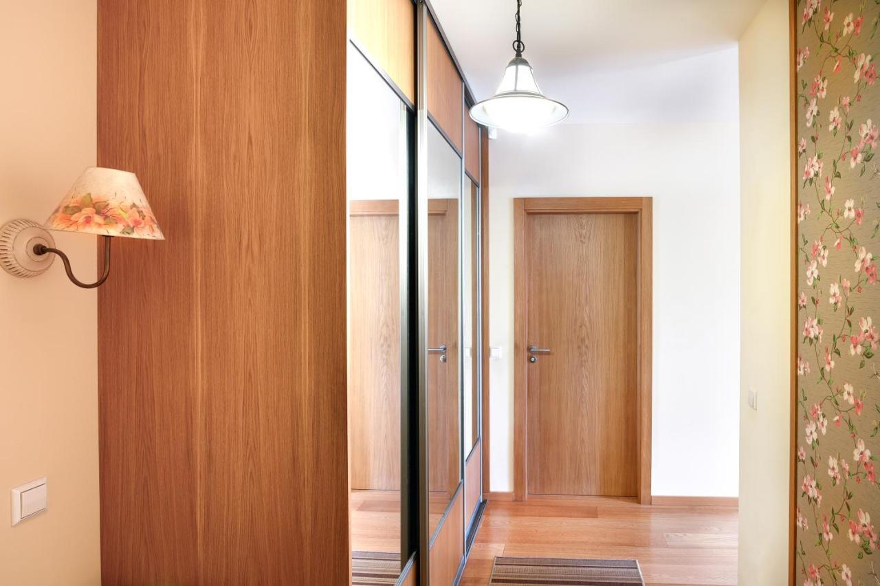 Ona'S Apartment In City Center With Private Parking Каунас Екстериор снимка